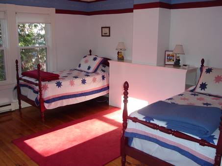 Kids' bedroom